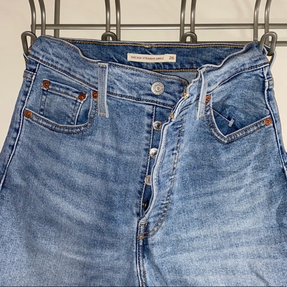 Levi’s denim rib cage light wash denim, size 26